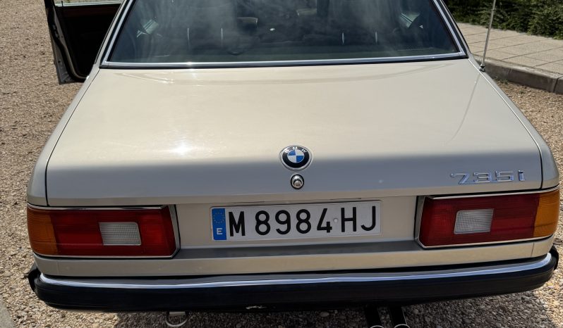 
								BMW 735i [CLASSIC] full									