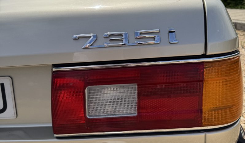 
								BMW 735i [CLASSIC] full									