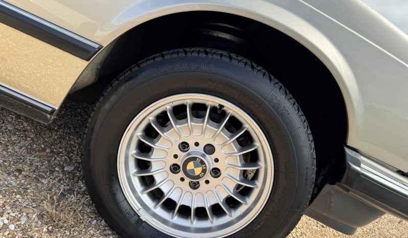 
								BMW 735i [CLASSIC] full									